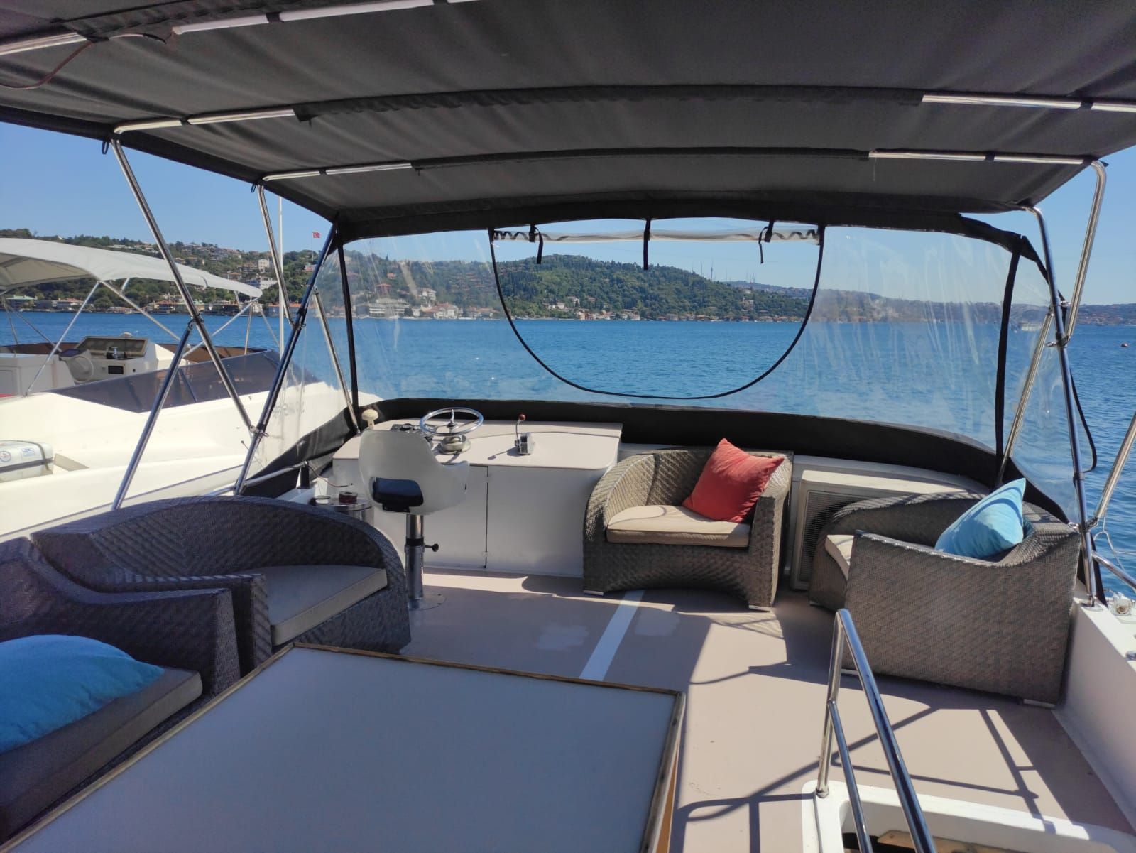 Yacht 208