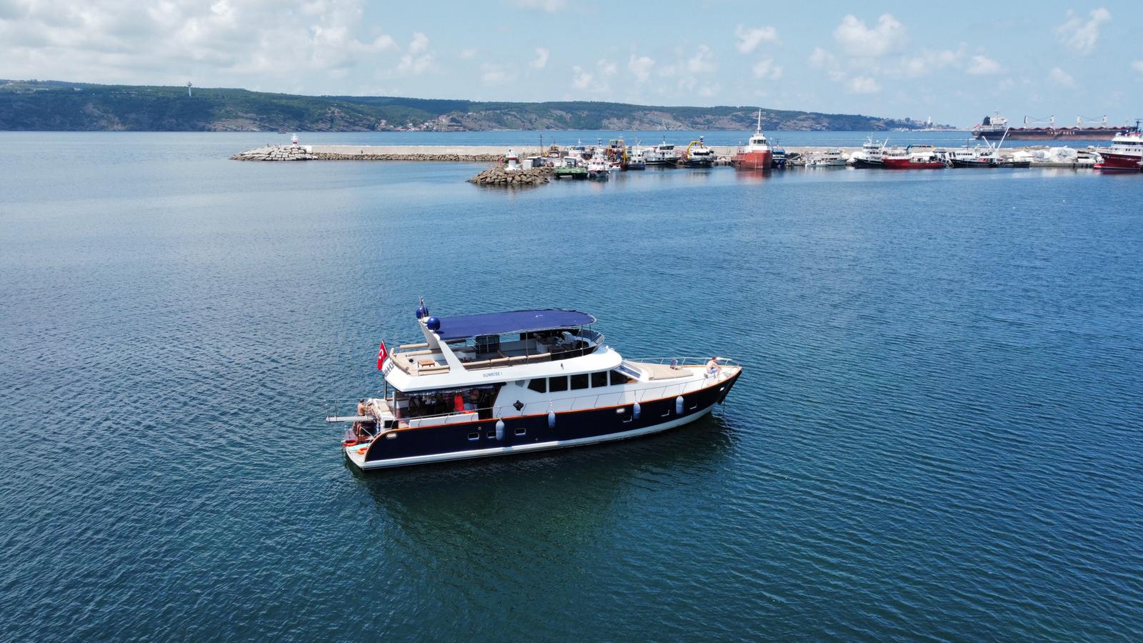 Yacht 303